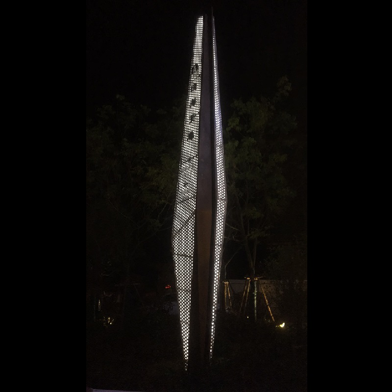 園林景觀鏡面不銹鋼雕塑廠家專制不銹鋼精神堡壘雕塑2