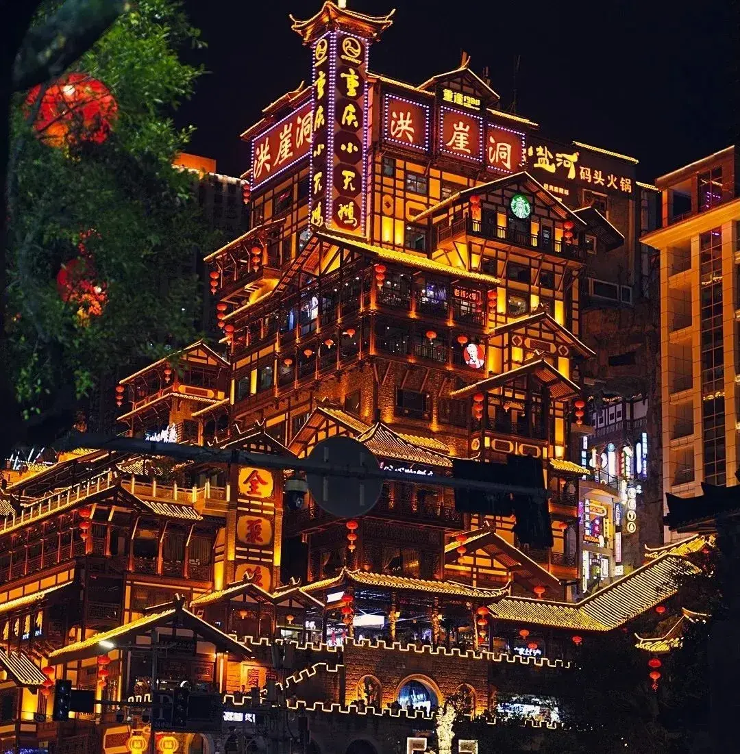 走訪長(zhǎng)沙、重慶等地后，我總結(jié)出一套廣告牌子“吸金術(shù)”8